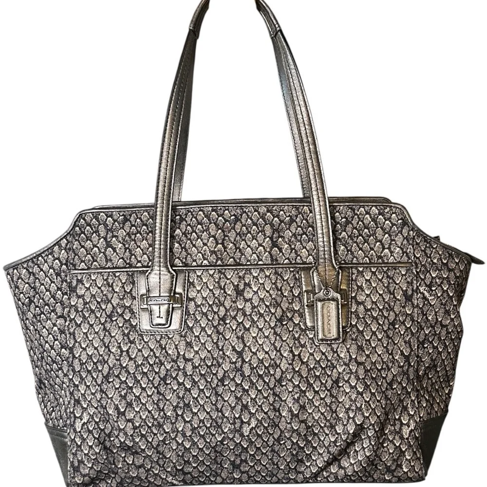 EUC Coach Taylor Snake Print Alexis Carryall Satchel. F26034